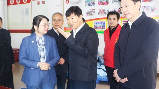 廣西壯族自治區(qū)黨委委員、常委、副書記劉小明蒞臨百裕集團環(huán)江車間調研