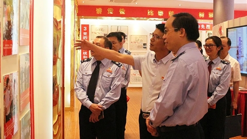 岑溪市稅務局、岑溪市農村商業(yè)銀行黨組成員交流團蒞臨百裕集團參觀交流