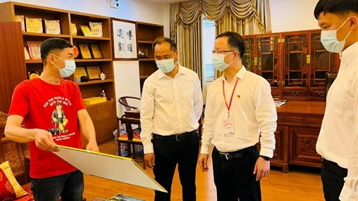 惠安縣委常委、組織部部長洪亞清蒞臨百裕集團(tuán)研發(fā)中心調(diào)研指導(dǎo)工作