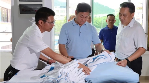 梧州市市委常委、統(tǒng)戰(zhàn)部部長(zhǎng)何世恰蒞臨百裕集團(tuán)調(diào)研指導(dǎo)